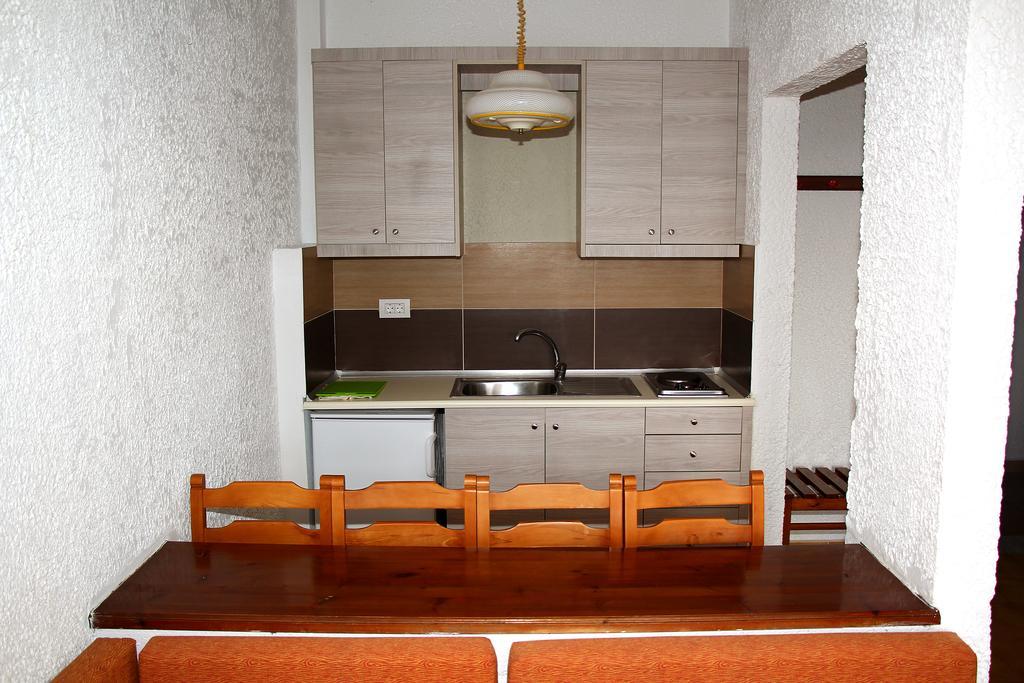 Karavos Hotel Apartments Archangelos  Bilik gambar