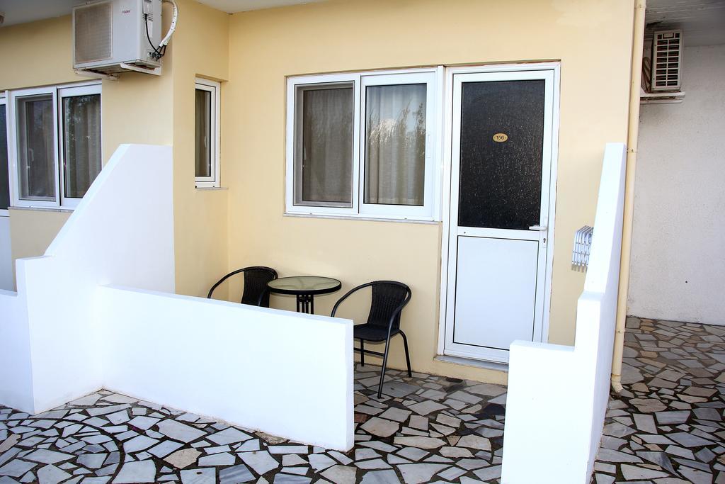 Karavos Hotel Apartments Archangelos  Bilik gambar