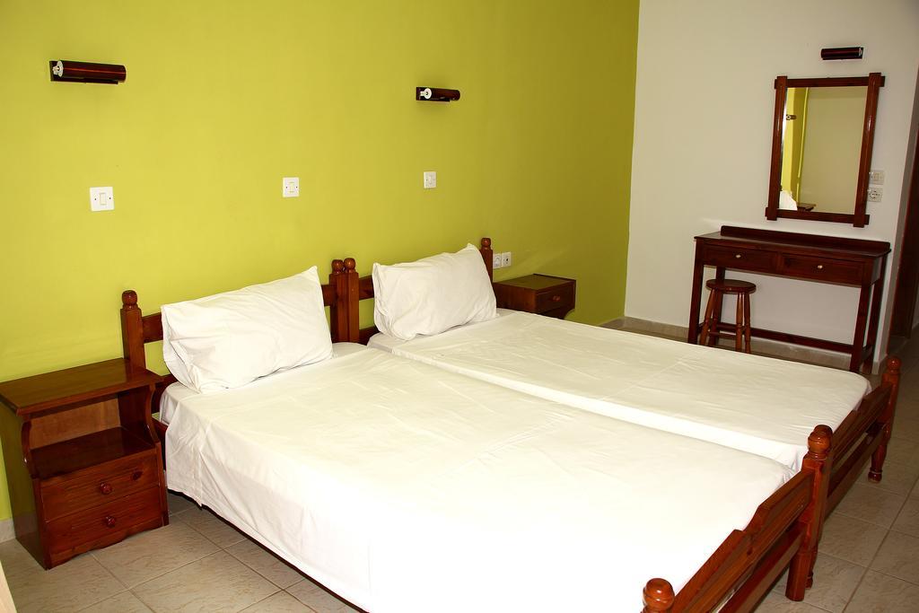 Karavos Hotel Apartments Archangelos  Bilik gambar