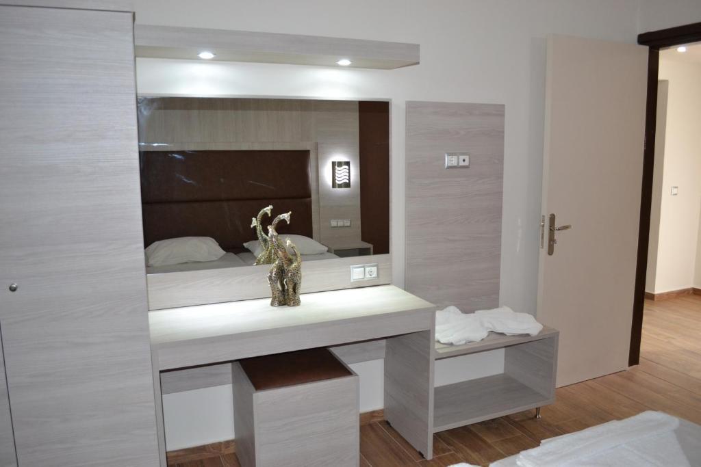 Karavos Hotel Apartments Archangelos  Bilik gambar
