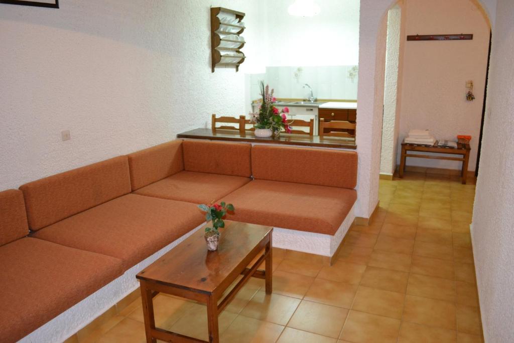 Karavos Hotel Apartments Archangelos  Bilik gambar